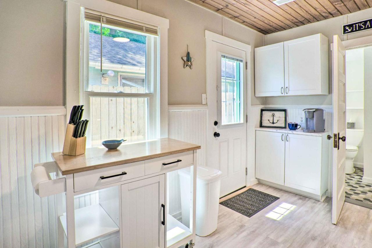 Chic Cottage With Private Yard Steps To Beach! Colonial Beach Esterno foto
